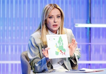Los Berlusconi promueven un giro liberal en Forza Italia, el partido heredado de su padre