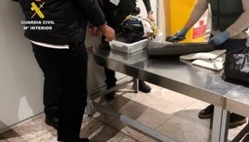 Evacúan un aeropuerto en Australia tras confundir una depiladora láser con una bomba