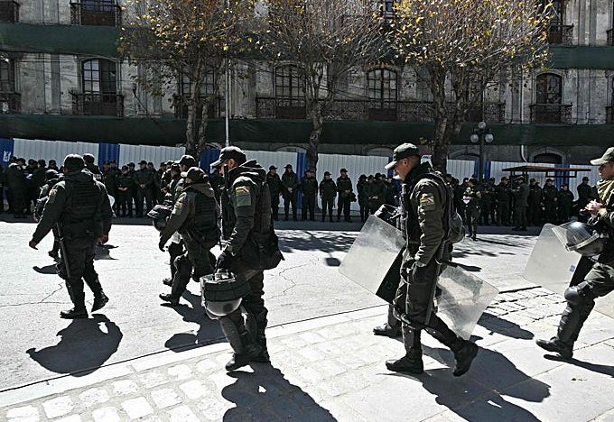 Bolivia expulsa a la embajadora de Colombia y acusa a Petro de alentar la crisis política