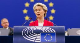 Von der Leyen recuerda desde Armenia que la UE «necesita ser capaz de resistir por su cuenta»