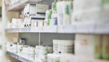 Los antibióticos podrían ser más eficaces en las mujeres porque ellas tienen un sistema inmunitario «más potente» que los hombres