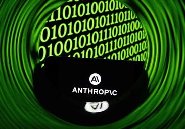 Anthropic sugiere «pausar» el desarrollo de la IA: «El papel humano se está reduciendo en cada paso»