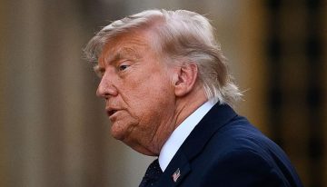 Trump firma en Versalles la paz con Irán y cancela la ceremonia prevista en Suiza