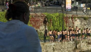 La ola de calor en Francia obliga a cerrar la Torre Eiffel