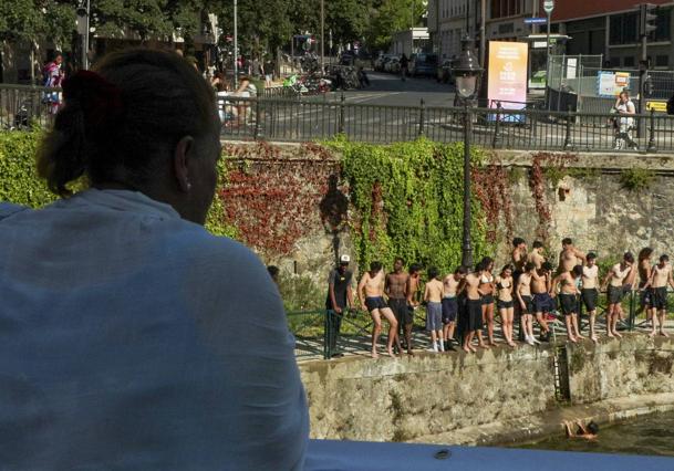 La ola de calor en Francia obliga a cerrar la Torre Eiffel