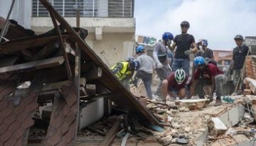 Delcy Rodríguez visita La Guaira, la zona cero del doble terremoto de Venezuela, y acepta la ayuda de EE.UU.
