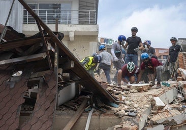 Delcy Rodríguez visita La Guaira, la zona cero del doble terremoto de Venezuela, y acepta la ayuda de EE.UU.