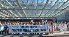 Los médicos cierran su quinta semana de paros y piden evitar «una dolorosísima huelga indefinida» en septiembre