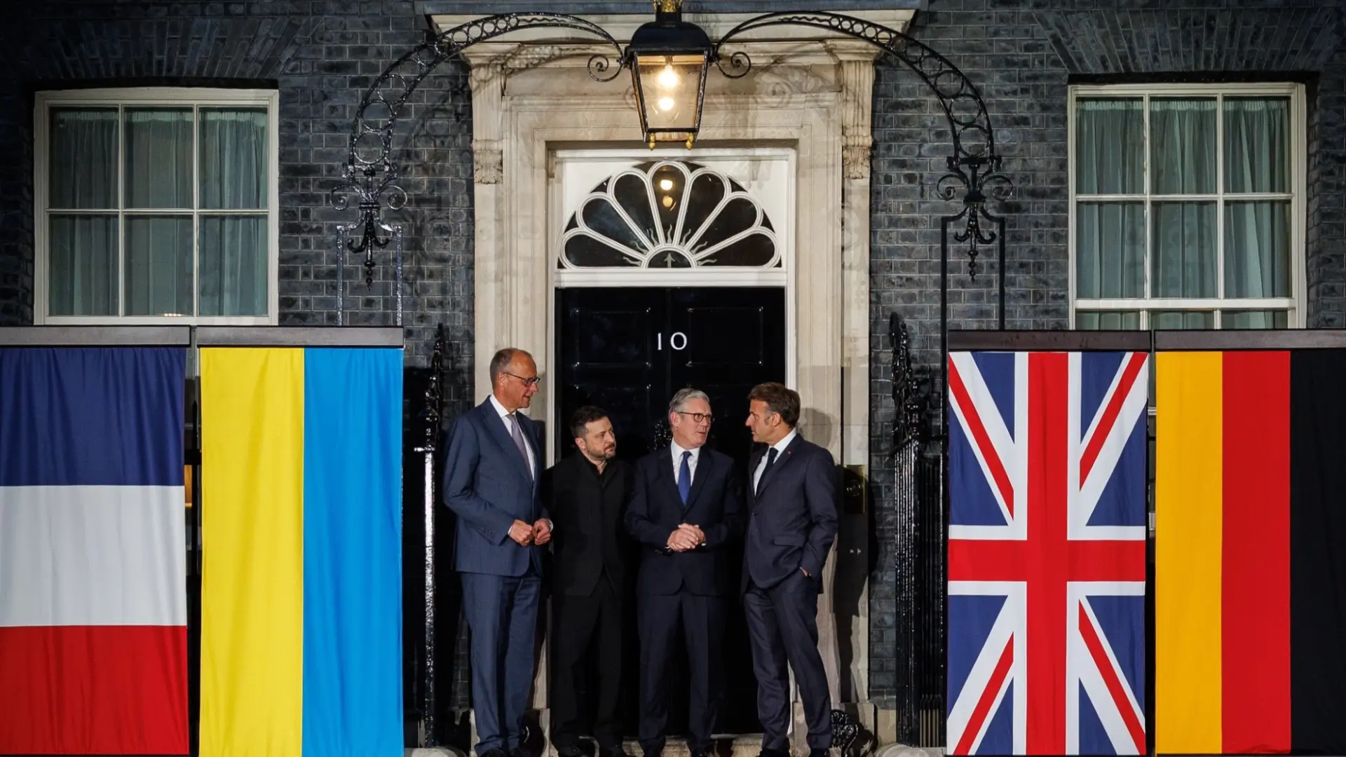 Zelenski avanza con Starmer, Macron y Merz sobre la presencia europea en la negociación con Putin: «Rusia no está ganando»