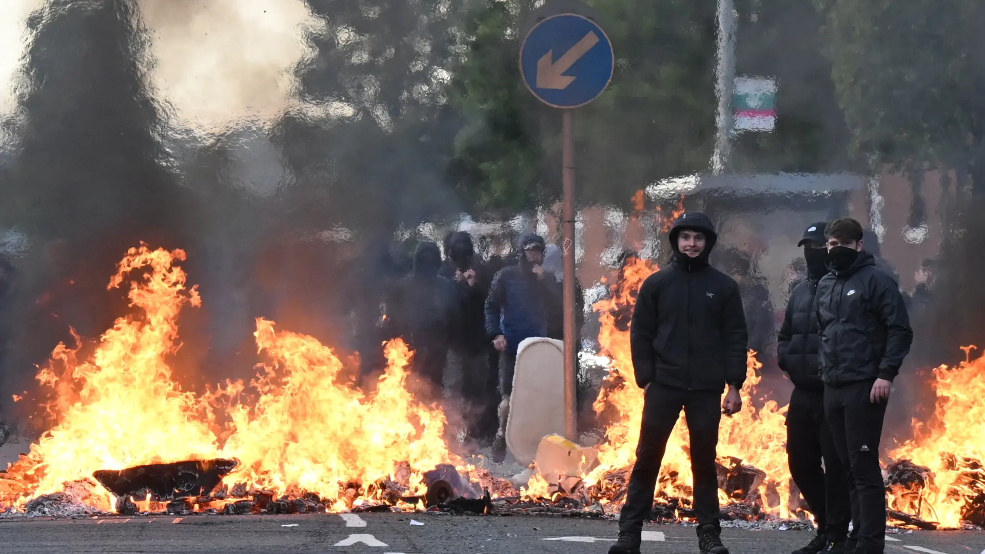Los disturbios de Belfast, entre el legado ultranacionalista y el rechazo migratorio: «Allí, la violencia es de todo menos repentina»