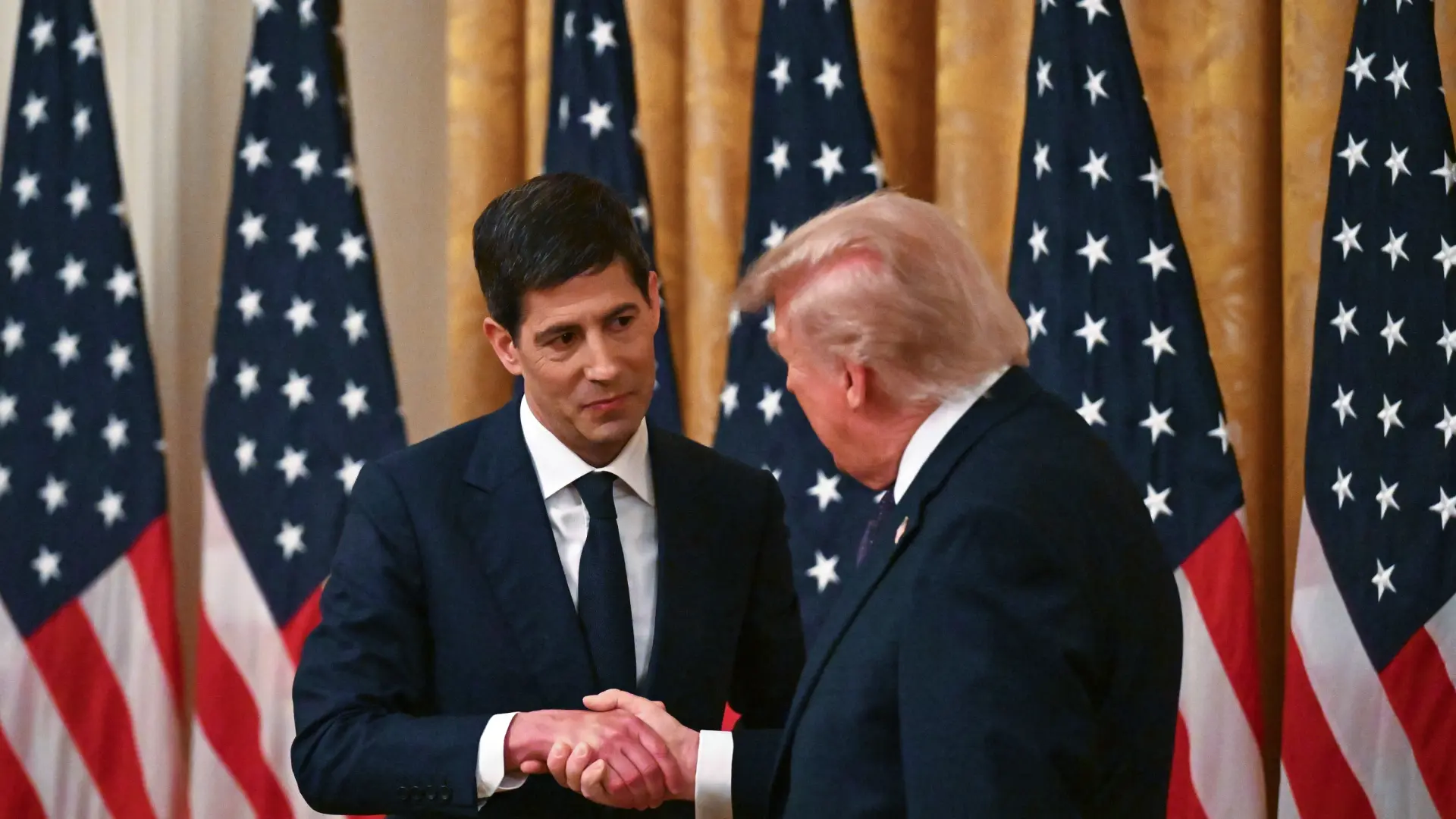 Warsh afronta su primer gran reto en la Fed entre Trump y la presión del mercado para subir tipos