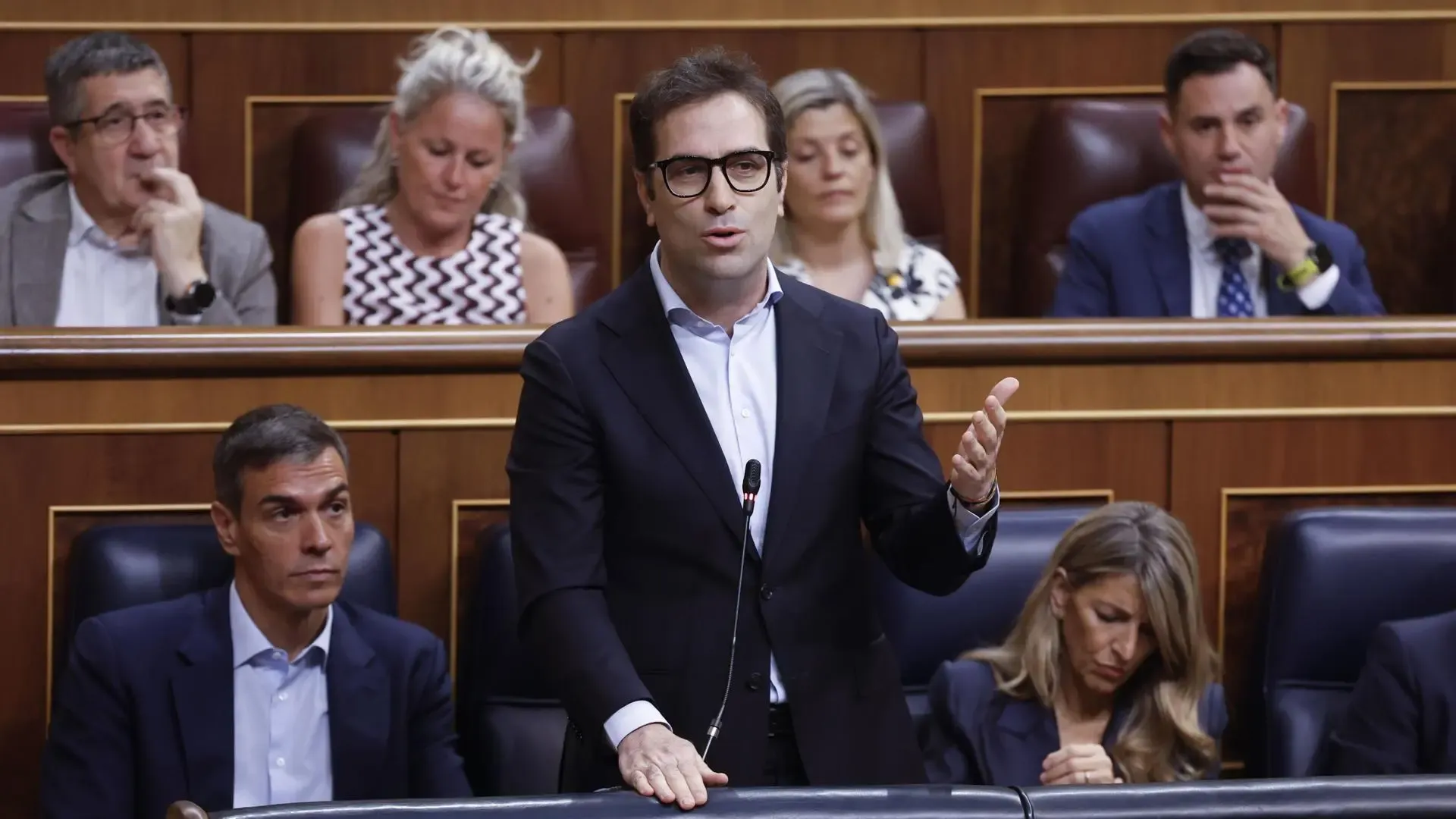 El Gobierno apura la segunda prórroga del decreto anticrisis y estudia nuevas medidas de protección a familias y empresas