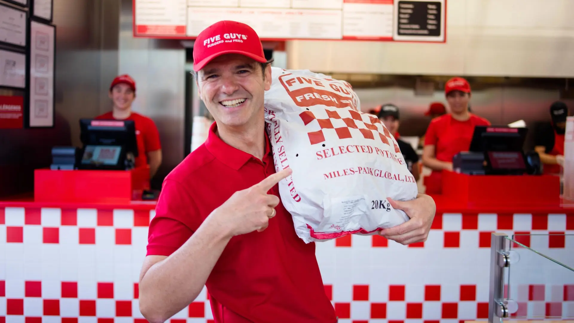 Daniel Agromayor (Five Guys Spain): «La compañía es igual que hace 40 años: solo hacemos burgers y fries. No somos fruto de una moda»