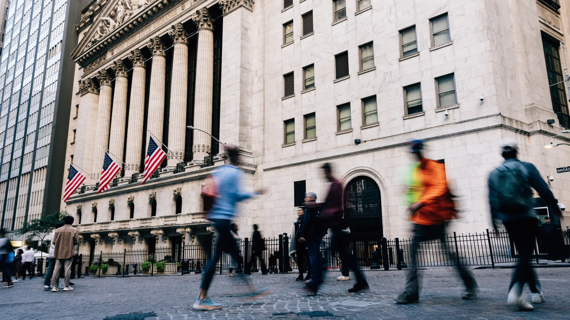 Valoraciones extremas y 675.000 millones en busca de nuevos compradores ¿Aguantará Wall Street?