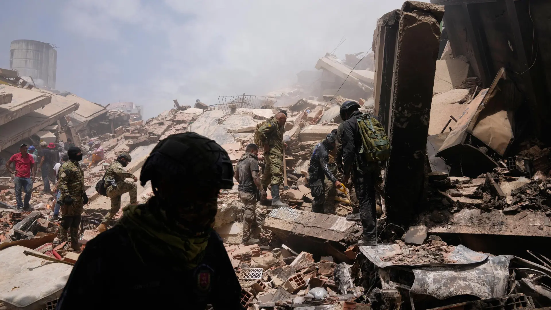 La cifra de muertos por los terremotos de Venezuela ronda el millar, entre ellos cinco españoles: hay 3.360 heridos y 172 atrapados