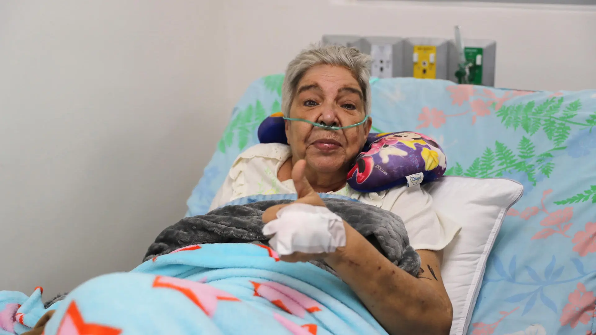 La venezolana de 69 años que fue rescatada tras tres días bajo los escombros y que pidió Coca-Cola al salir