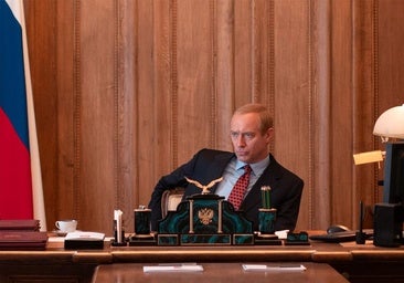 Cuatro tiros para el caricaturista de Putin, exiliado en Polonia