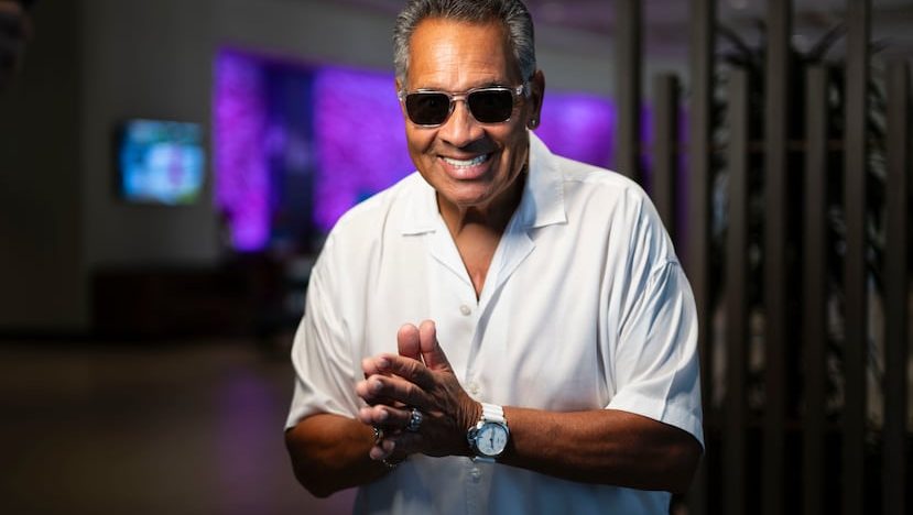 Tito Nieves celebra sus 67 años activo, con nuevo disco y el cariño del público