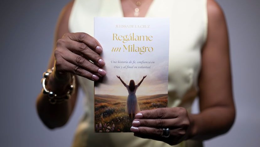 Julissa de la Cruz transforma su duelo por Alex Delgado en un libro para sanar