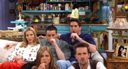 Muere James Burrows, director de las series “Friends” y “Cheers”