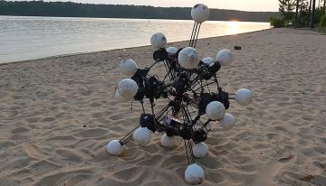 Argus: el robot con 20 piernas y forma de erizo que puede escalar paredes