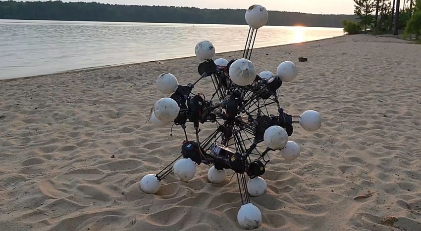 Argus: el robot con 20 piernas y forma de erizo que puede escalar paredes