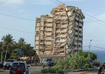Una mujer da a luz entre los escombros provocados por los terremotos en Venezuela