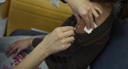 Asturias estrecha el cerco a los «antivacunas» al impulsar una ley que refuerza la autoridad a los profesionales sanitarios