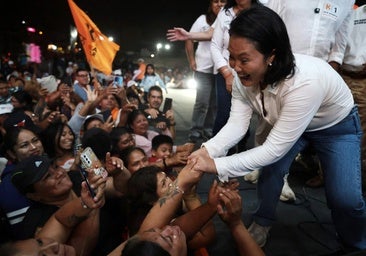 Fujimori y Sánchez se disputan la presidencia de Perú en unas elecciones muy ajustadas