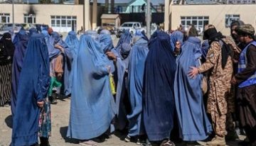 Los talibanes intensifican las detenciones de mujeres por incumplir el código de vestimenta