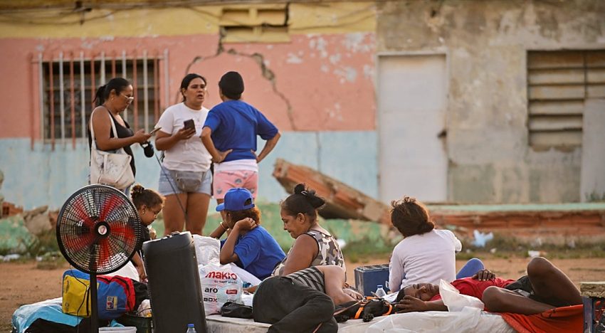 Sin casa o con miedo a las réplicas: los damnificados del terremoto pasan la segunda noche en la calle