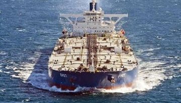 Un buque de guerra ruso realiza varios disparos de advertencia contra un yate en el canal de la Mancha