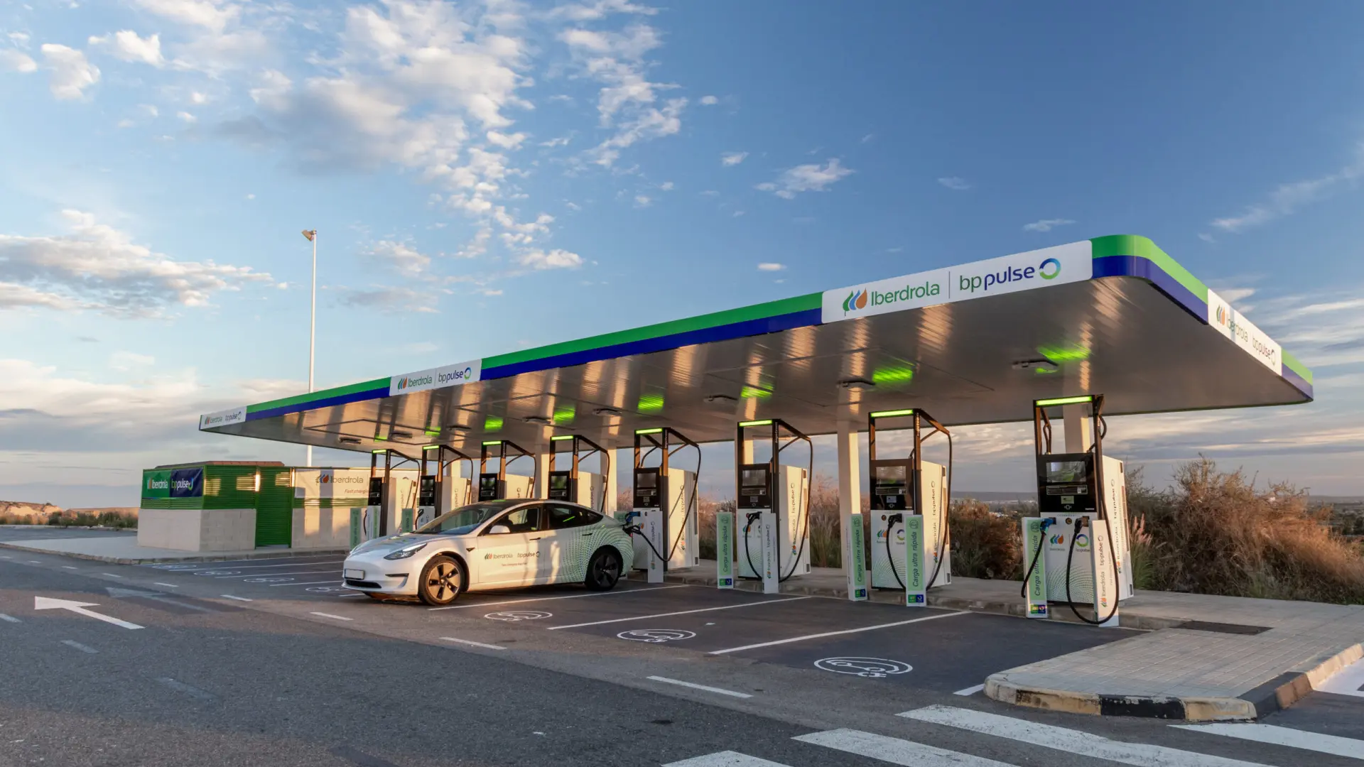 Iberdrola, Endesa, Repsol… Quién es quién detrás del 'boom' de cargadores para coches eléctricos en España