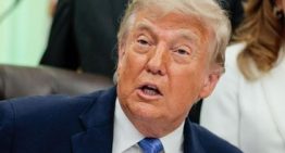 Trump amenaza con hacerse con el control de todo el petróleo iraní