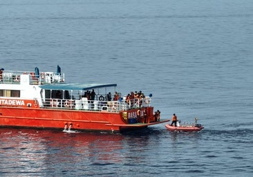 Al menos un muerto y 24 desaparecidos tras naufragar un barco en Indonesia