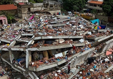 Rescatan con vida al vigilante venezolano que llevaba ocho días bajo los escombros del terremoto
