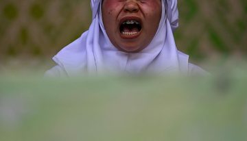 Azotan a una pareja por besarse en un vídeo de TikTok en Indonesia