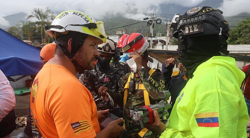 Carrera contra el reloj para salvar a Fabio, el niño que lleva nueve días atrapado entre los escombros