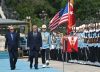 Turquía recibe a Pedro Sánchez con dos ramos de flores y sin Begoña Gómez en la OTAN