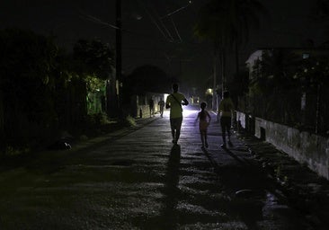 El régimen de Cuba destierra al artista y preso político Luis Manuel Otero Alcántara