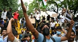 El Gobierno de la India negocia con las 'cucarachas' pero no frena sus protestas