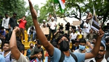 El Gobierno de la India negocia con las 'cucarachas' pero no frena sus protestas