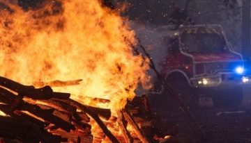 Los bomberos frenan el macroincendio pese al aumento de las temperaturas en el suroeste de Francia