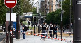 La Policía detiene a un hombre tras herir a tres mujeres con dos cuchillos en París