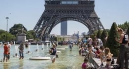 Polémica nacional en Francia por Hamza 'la aduana', el niño de 14 años que aterroriza a los turistas con pistola de agua y gas pimienta