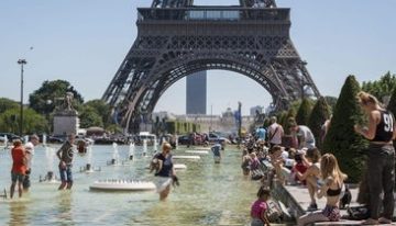 Polémica nacional en Francia por Hamza 'la aduana', el niño de 14 años que aterroriza a los turistas con pistola de agua y gas pimienta