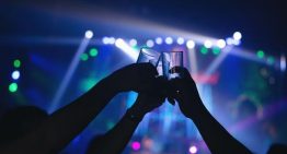 El alcohol es la sustancia más usada en los casos de sumisión química: «Los agresores no siempre necesitan añadir una droga»