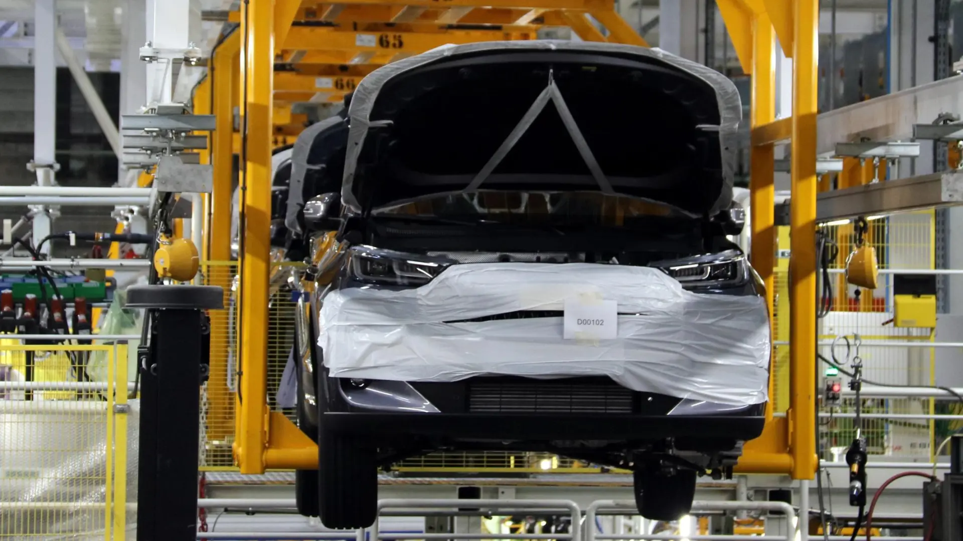 El coche chino ya no viene de China y Europa ya no sabe cómo competir