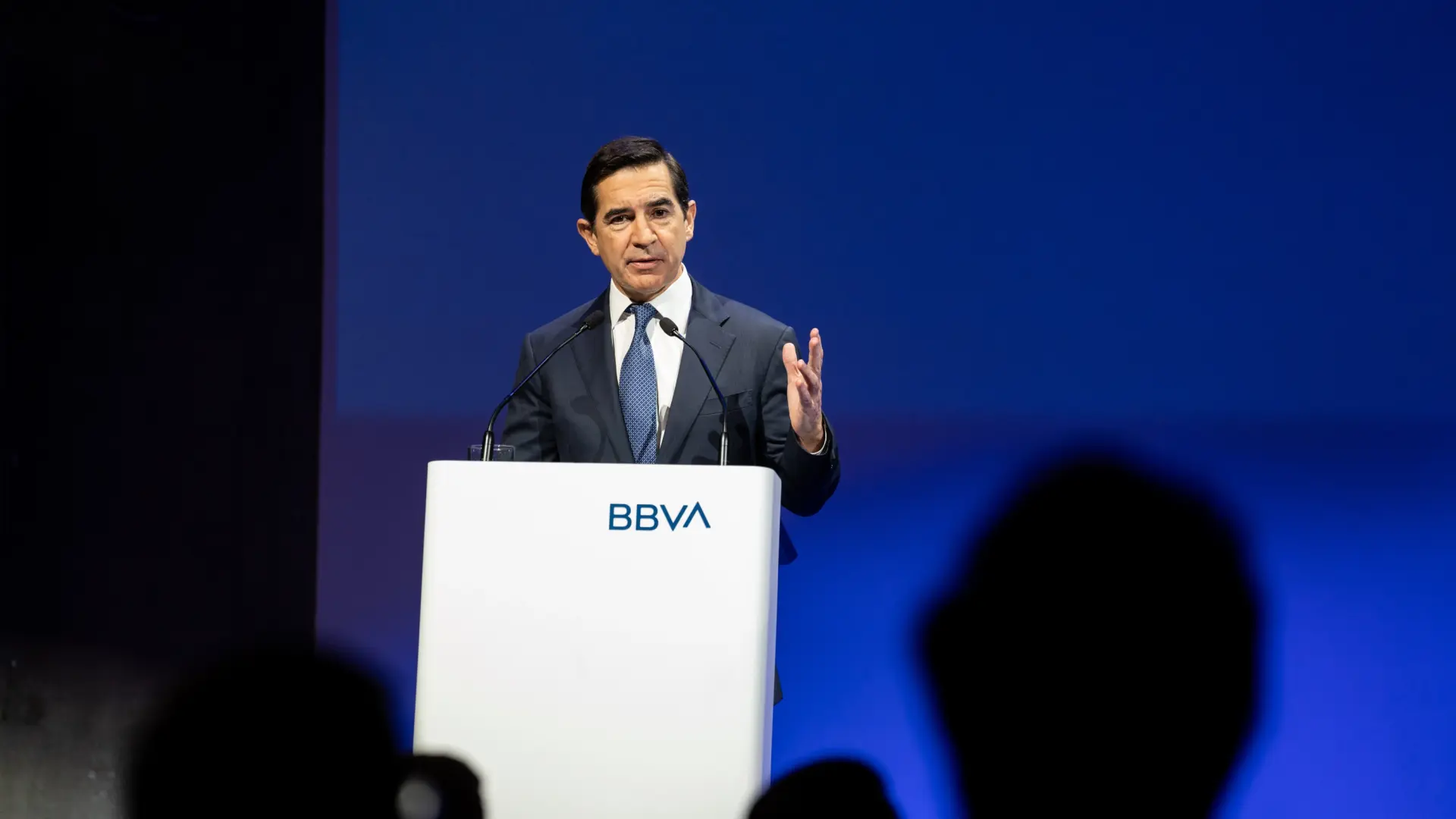 Torres acomete una gran remodelación de la cúpula de BBVA meses después de la OPA fallida al Sabadell