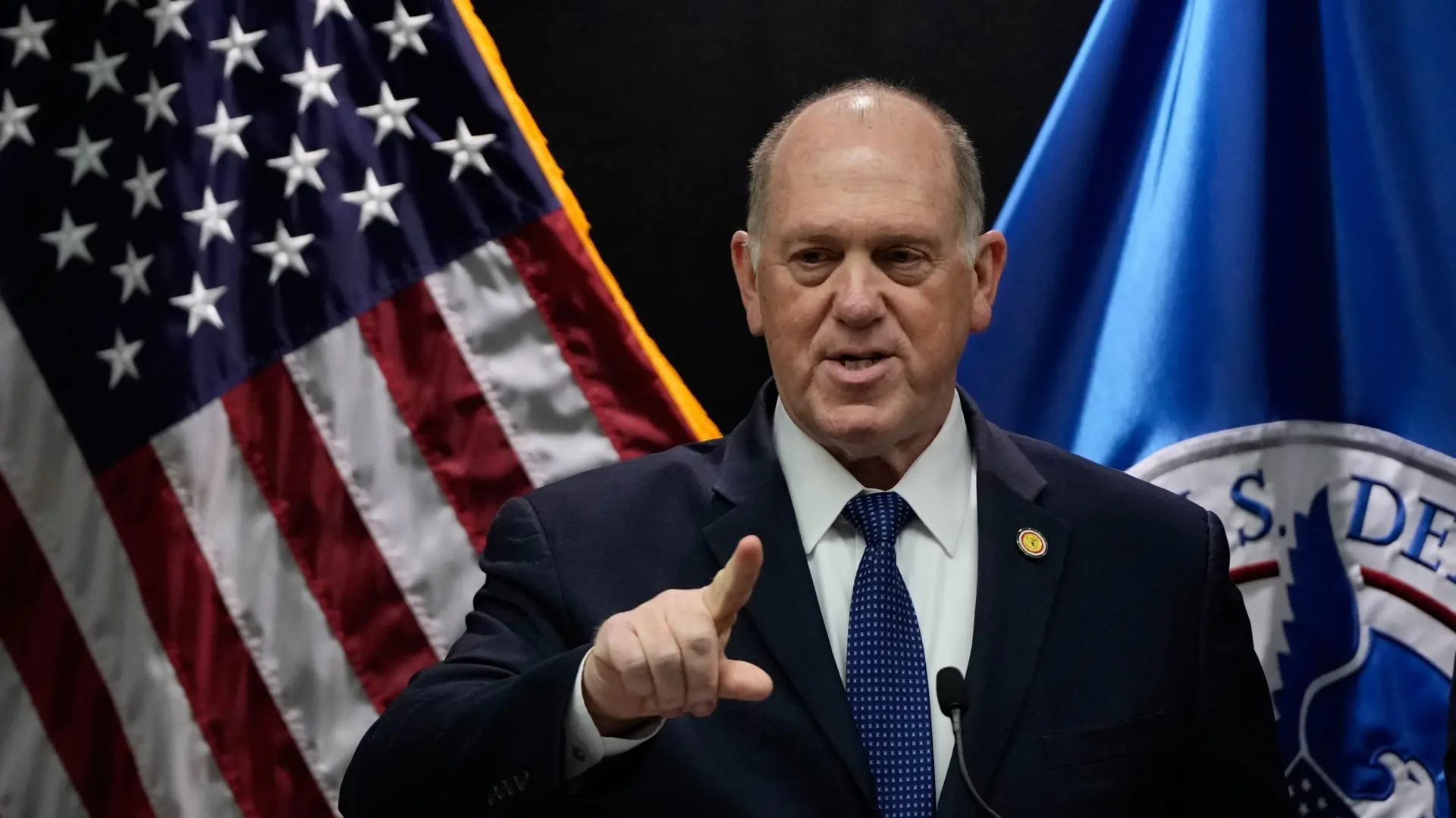 El 'zar de la frontera' de EEUU culpa a los migrantes abatidos por el ICE: «Deberían haber acatado las órdenes»